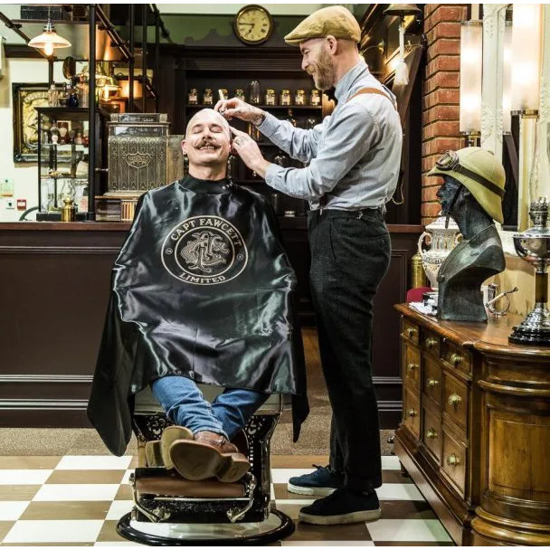 Luxuriöser Friseurregenmantel Captain Fawcett